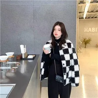 เสื้อสเวตเตอร์ถักลายตารางหมากรุก