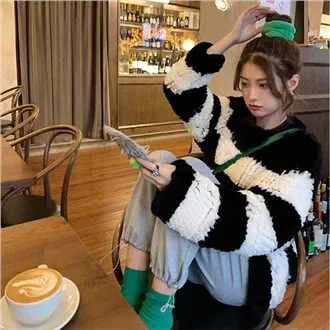 เสื้อสเวตเตอร์บอร์ดสีชมพู